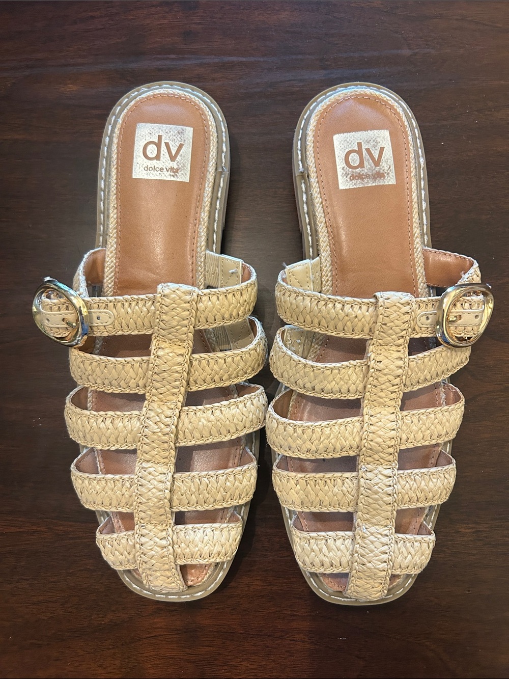 DV by Dolce Vita Fyona Flat Sandal